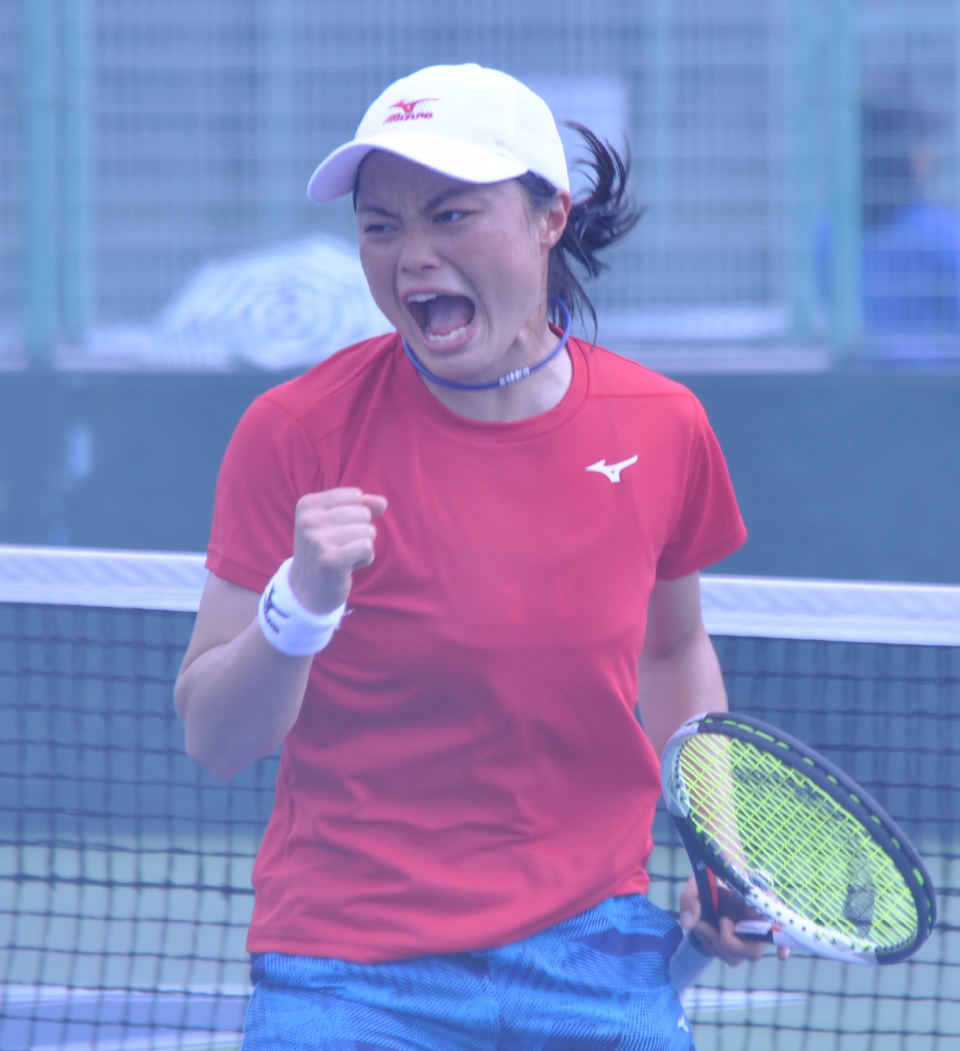   女子学生テニス 