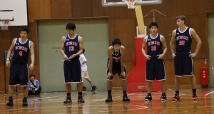 今試合、秋のリーグ戦で初めてスタメンが変更される。(左から伊藤、福元、黒木、西戸、サワ) 