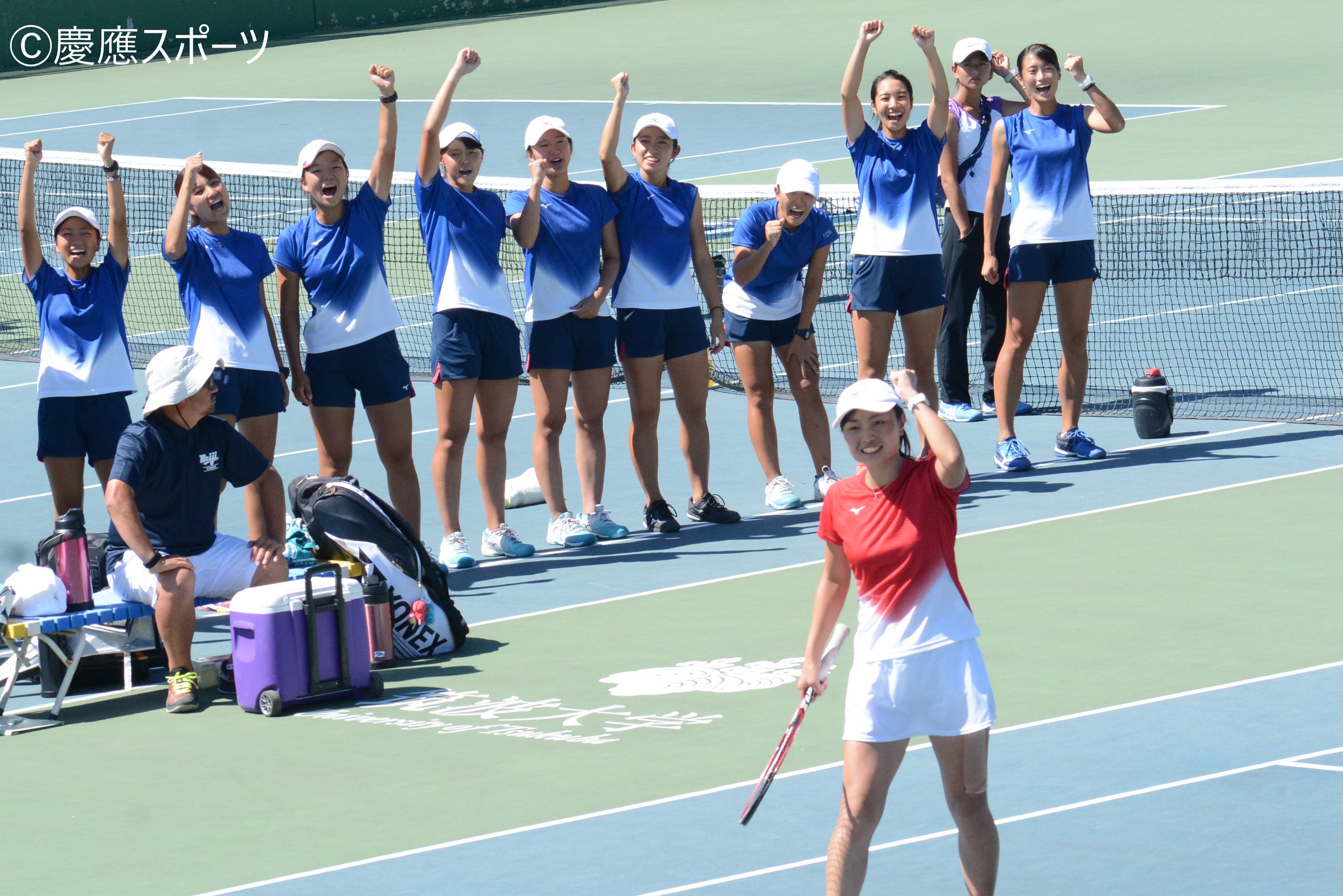 大学　女子　テニス テニス（女子）】苦しみながらも4年ぶりの王座出場を決める！／関東大学テニスリーグ 明大戦 | KEIO SPORTS PRESS